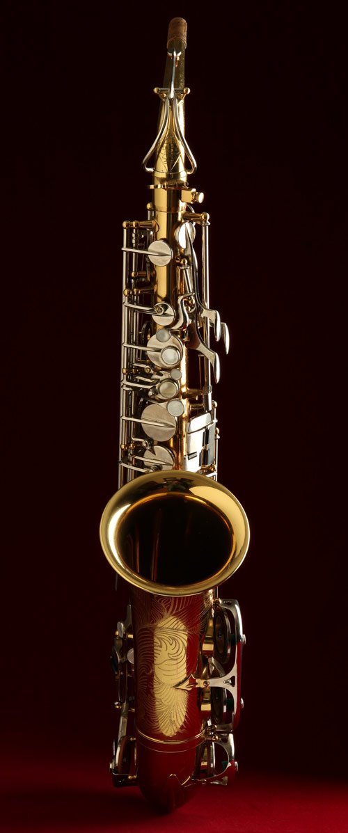 Front view of an engraved Leblanc System presentation alto